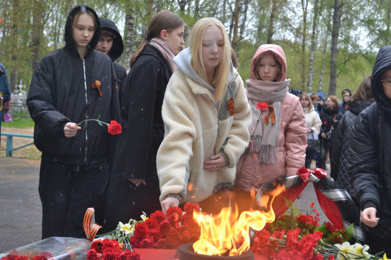 Учащиеся 10-х классов и кадеты нашей школы приняли участие в митинге, посвящённом 79-й годовщине Победы в Великой Отечественной войне.