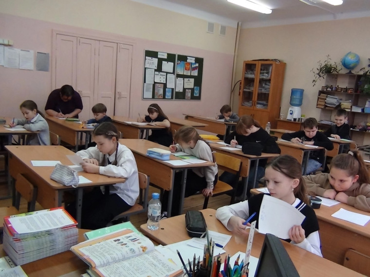 Ковалев Дмитрий и Дряницын Тимур показали прекрасные результаты во втором туре математического турнира.