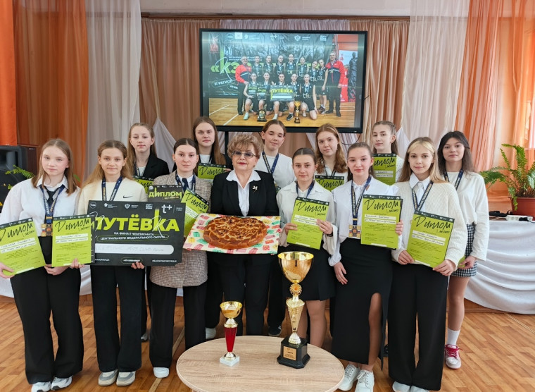 Церемония чествования школьной баскетбольной команды "Феникс".