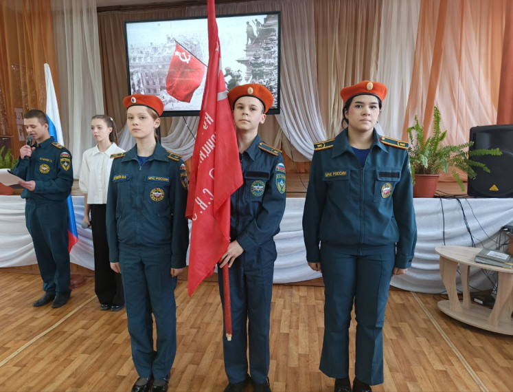 Церемония передачи копии Знамени Победы.