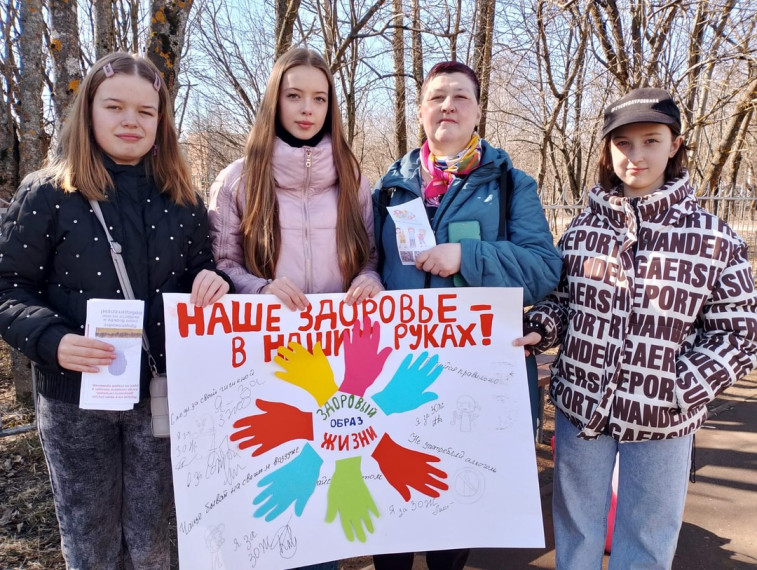 Волонтеры школьного волонтерского отряда «Здоровое поколение» провели в микрорайоне «Автоагрегат» акцию «Наше здоровье в наших руках»..