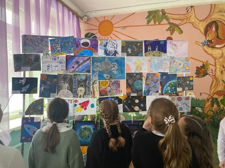 День космонавтики в нашей школе.
