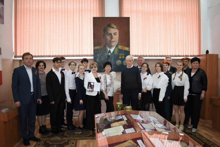 Нашу школу посетила внучка прославленного Маршала Анна Игоревна Василевская..